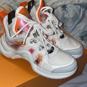 Womens Louie runners Brand new wore one time